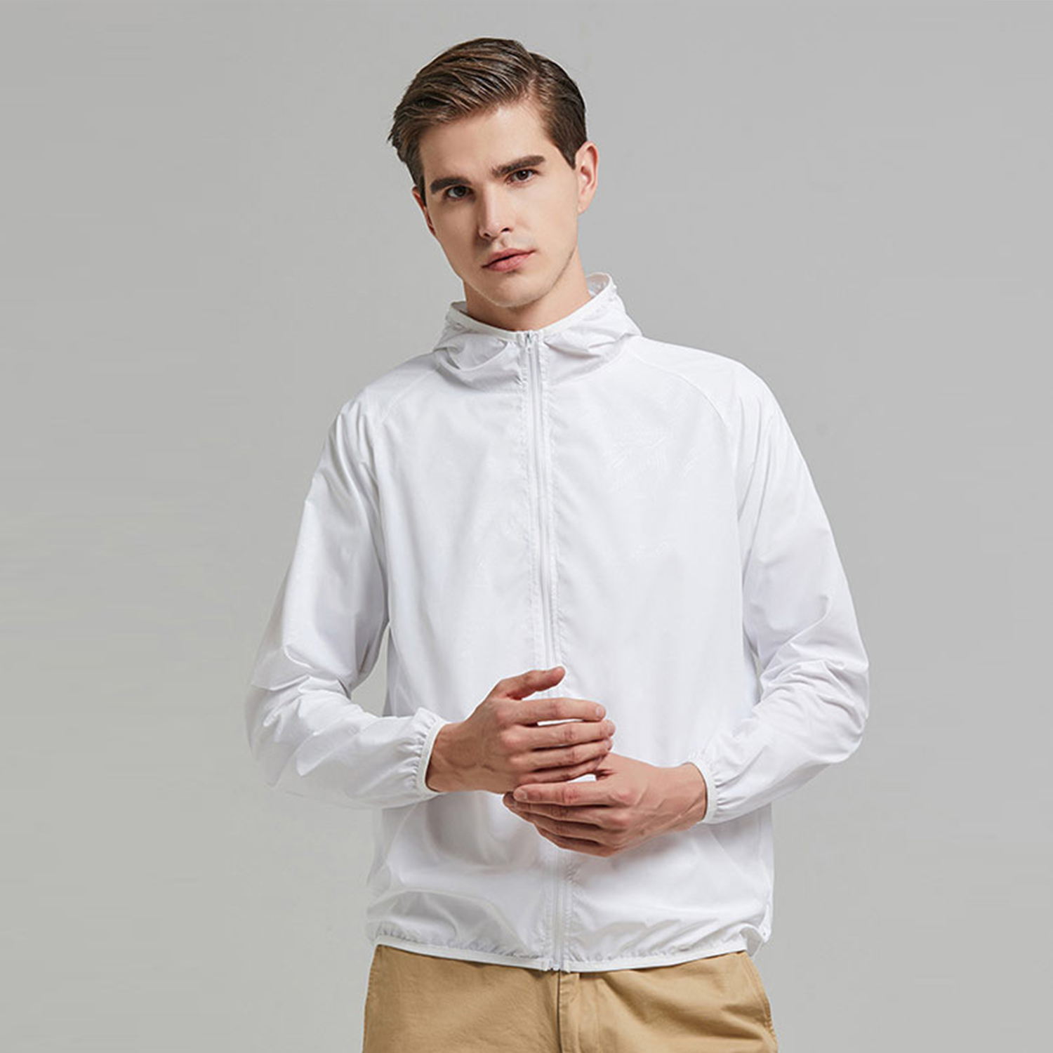 メンズ防水ウィンドブレーカー UVプロテクション 通気性 折りたたみ調整フード アウトドア向け 高機能 防風 快適 軽量設計 男性用 機能性抜群