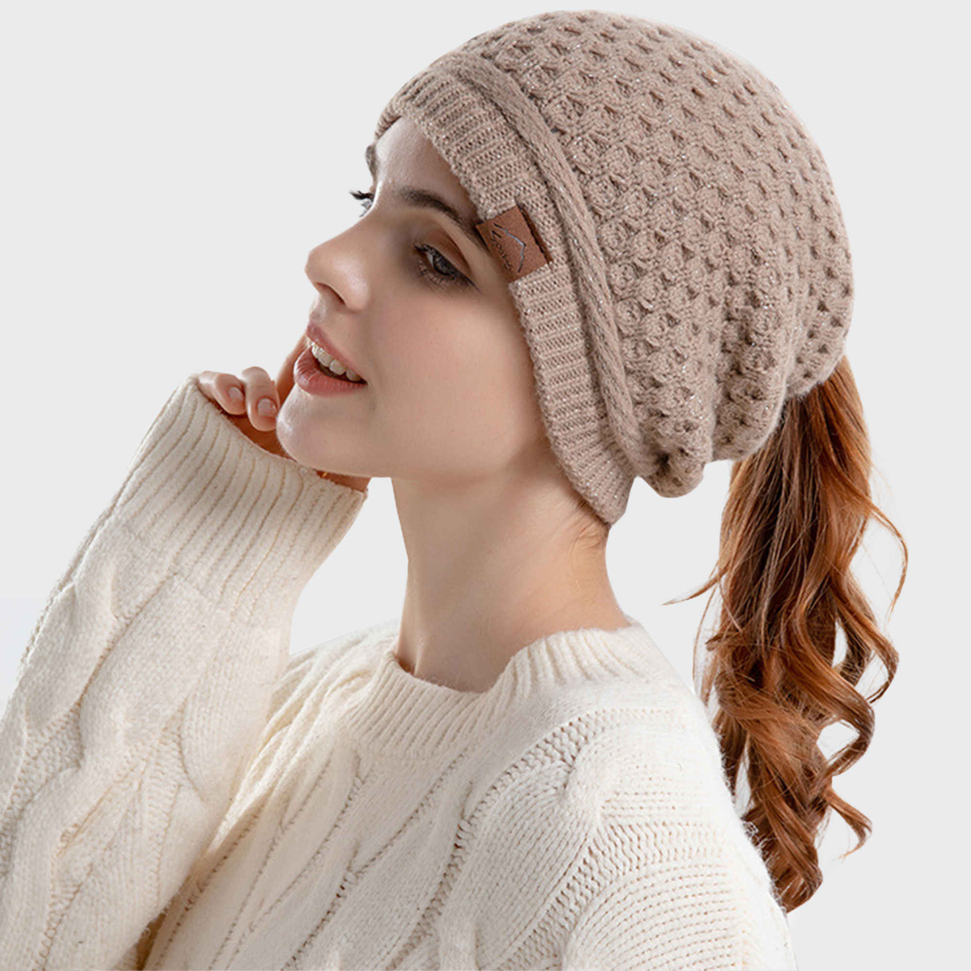 Women's Hairstyle Beanie Hat ポニーテール開口で髪形崩れなし 防寒 耳あて付き おしゃれな冬の暖かさ