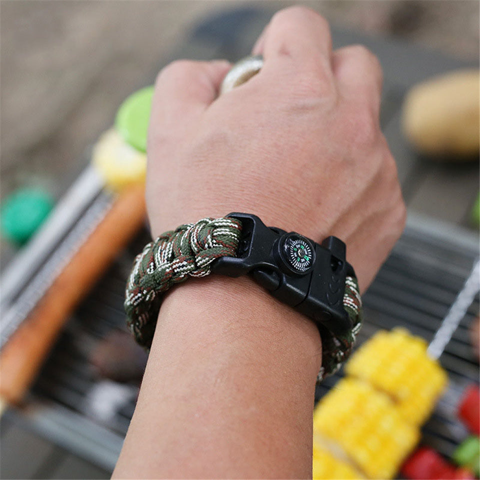 【究極のサバイバル】Sakamping タクティカルブレスレット | 5-in-1 多機能パラコード | コンパス・ホイッスル・火打ち石搭載 | キャンプ・登山・災害対策に最適 | 高耐久ミリタリー設計