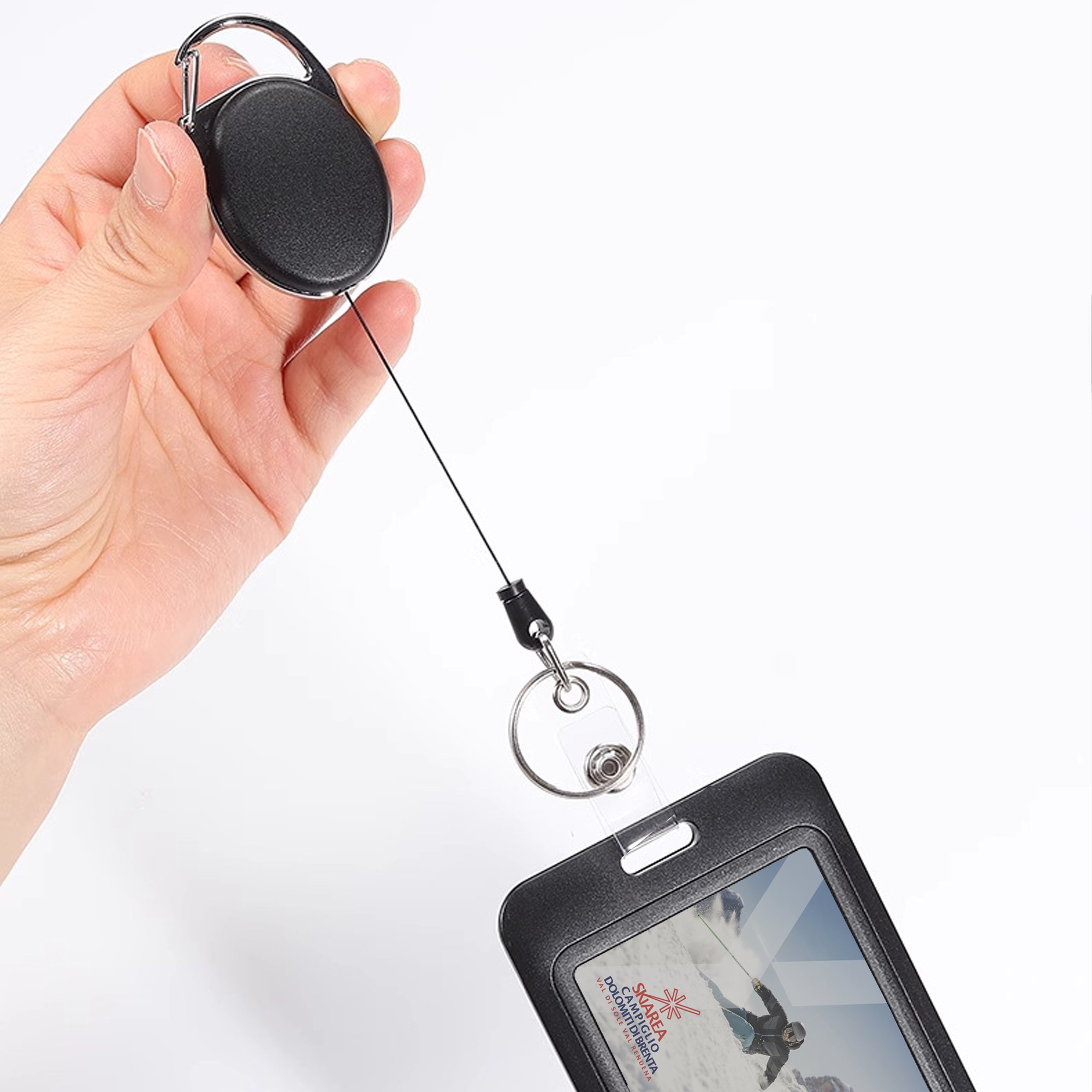 Ret リトラクタブル スキーパスホルダー クリップ付 安全で便利 紛失防止 スキー愛好者向け 伸縮式ワイヤーで長さ調整可能 軽量設計で装着快適